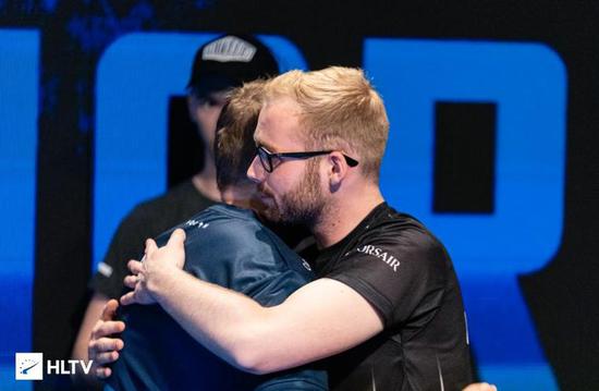 台湾战队CFO成功闯入英雄联盟世界赛八强，感动全场